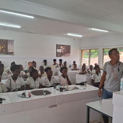 Estudantes do Ensino Secundário visitam o Laboratório de Física da FCT-USTP