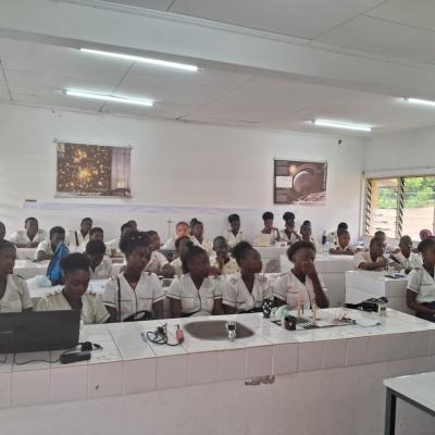 Estudantes do Ensino Secundário visitam o Laboratório de Física da FCT-USTP