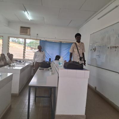 Estudantes do Ensino Secundário visitam o Laboratório de Física da FCT-USTP