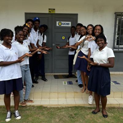 Alunos da Escola Portuguesa visitam Laboratório de Mosquitos Geneticamente Modificados na FCT-USTP!